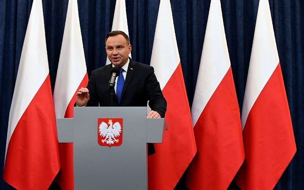 El presidente de Polonia, Andrzej Duda, da una conferencia de prensa el 6 de febrero de 2018 en Varsovia para anunciar que firmará una controvertida ley sobre el Holocausto que ha desatado tensiones con Israel, Estados Unidos y Ucrania. (AFP PHOTO / JANEK SKARZYNSKI)