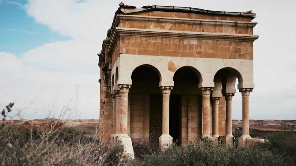 La iglesia ortodoxa armenia en Qasr al-Yahud, el sitio en el río Jordán donde muchos cristianos creen que Jesús fue bautizado. (Captura de pantalla de YouTube)