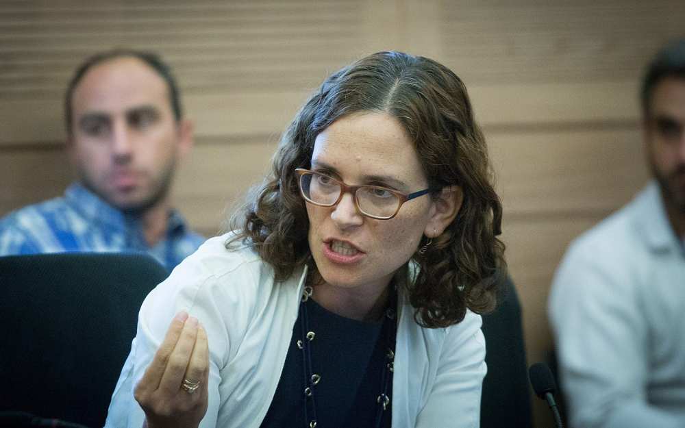 MK Kulanu, Rachel Azaria participa en la reunión del Comité de Finanzas de la Knesset el 6 de noviembre de 2017. (Miriam Alster / Flash 90)