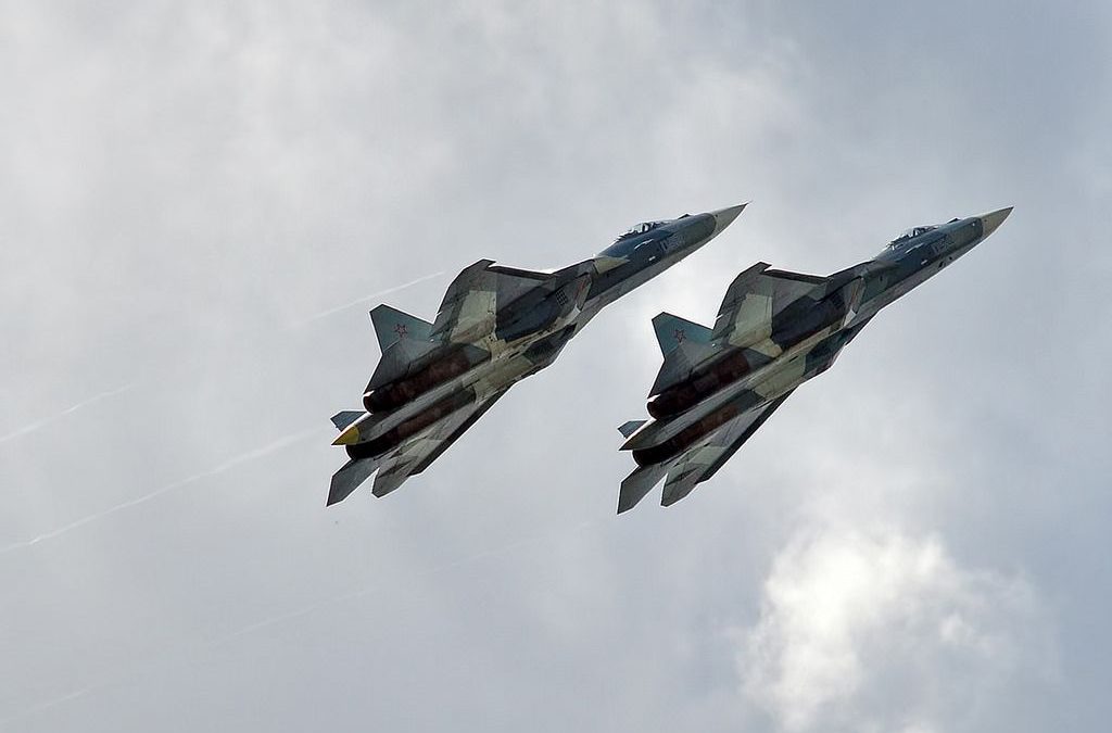 Rusia despliega aviones sigiloso avanzados en Siria con una advertencia dirigida a Israel