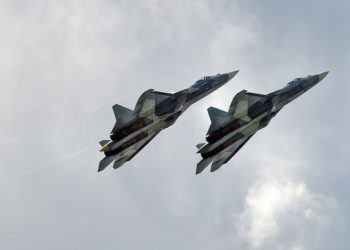 Rusia despliega aviones sigiloso avanzados en Siria con una advertencia dirigida a Israel