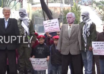 Trump y Pence, 'condenados' a la horca por un 'tribunal' palestino