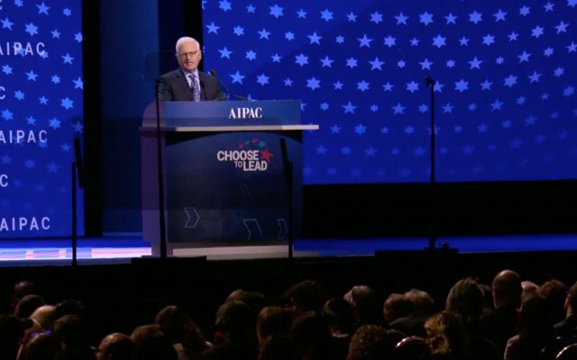 El director ejecutivo de AIPAC, Howard Kohr, se dirige a la conferencia sobre políticas del lobby, 4 de marzo de 2018 (captura de pantalla de Aipac)