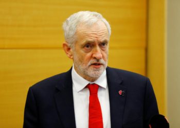 El líder laborista del Reino Unido Jeremy Corbyn fue miembro de grupo antisemita de Facebook