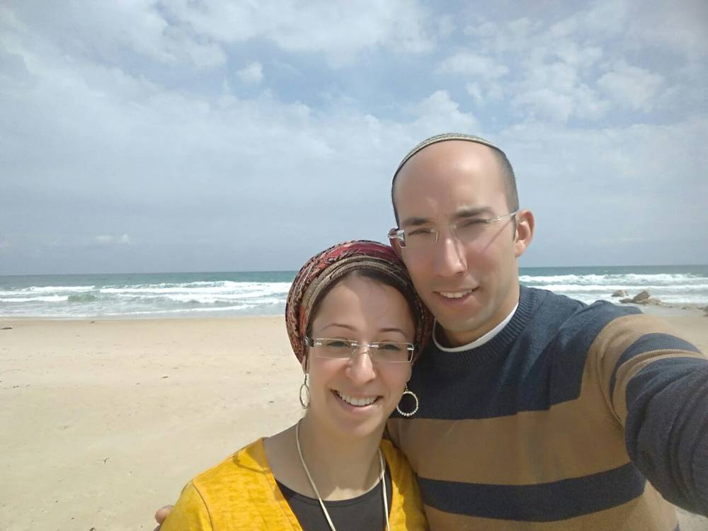 Itamar Ben-Gal, a la derecha, quien fue asesinado por un terrorista musulmán el 5 de febrero de 2018, en la foto con su esposa Miriam. (Cortesía)