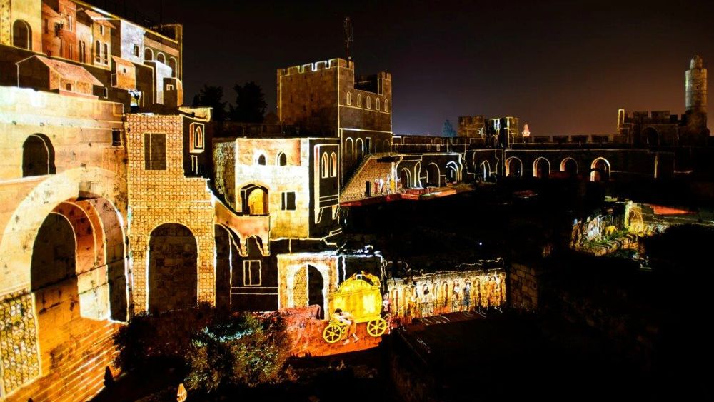 La Torre de David muestra la escena del traslado del Arca de la Alianza, marzo de 2018 (Naftali Hilger)