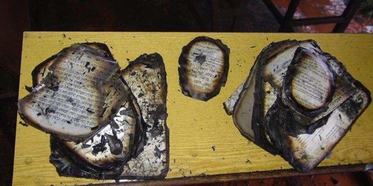 Terroristas incendiaron una sinagoga de Gush Etzion