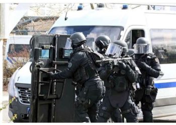 Terrorista de Estado Islámico toma rehenes en un supermercado en Trebes al sur de Francia