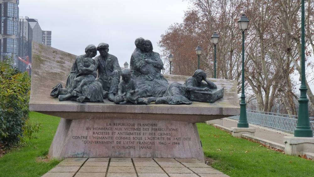 Un monumento al Vel d'Hiv Roundup, en el Quai de Grenelle en París. (CC BY-SA Leonieke Aalders, Commons de Wikimedia)