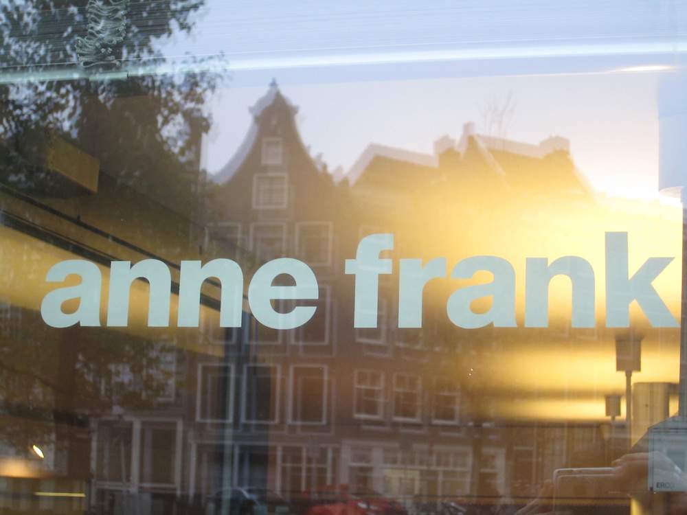 Exterior de la Casa de Ana Frank en Amsterdam, noviembre de 2014 (Matt Lebovic / The Times of Israel)