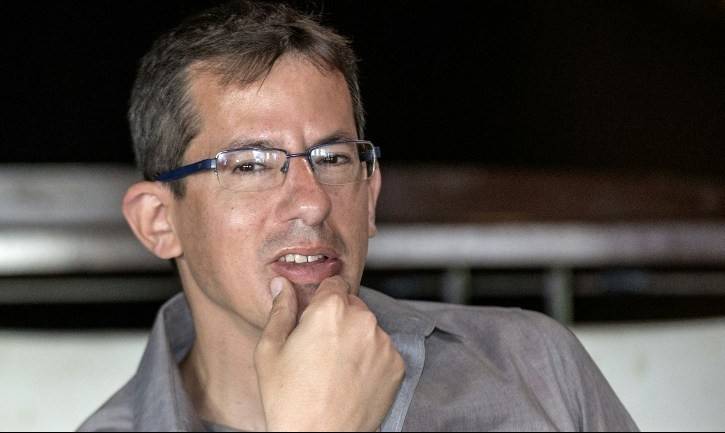 Hagai El-Ad, director ejecutivo del grupo izquierdista B'Tselem, en una conferencia de prensa en Tel Aviv, 5 de febrero de 2016. (AFP / Jack Guez)