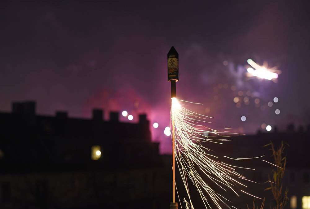 Hombre arrestado por disparar fuegos artificiales durante silencio por los Caídos de Israel