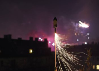 Hombre arrestado por disparar fuegos artificiales durante silencio por los Caídos de Israel