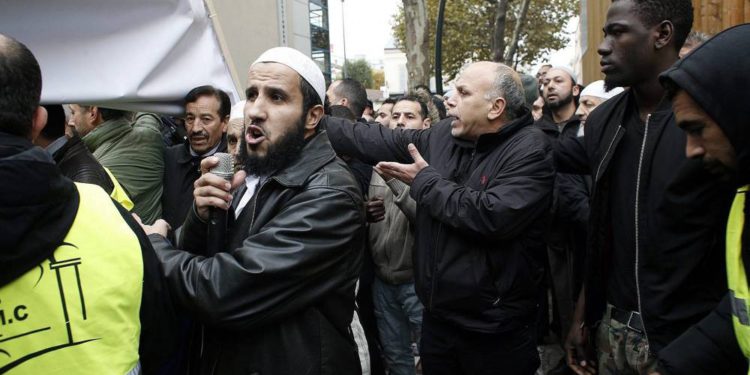 Musulmanes de Francia indignados por carta contra el antisemitismo