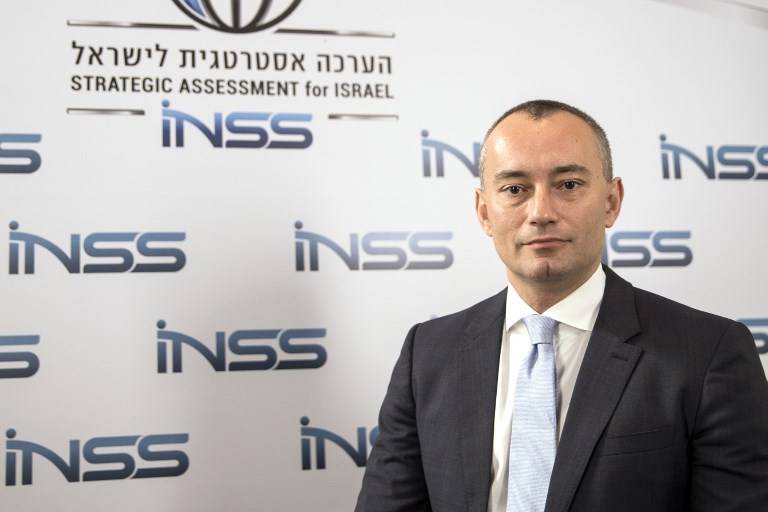 Nickolay Mladenov, coordinador especial de la ONU para el proceso de paz de Medio Oriente, posa para una foto durante la conferencia del INSS en Tel Aviv, el 30 de enero de 2018. (JACK GUEZ / AFP)