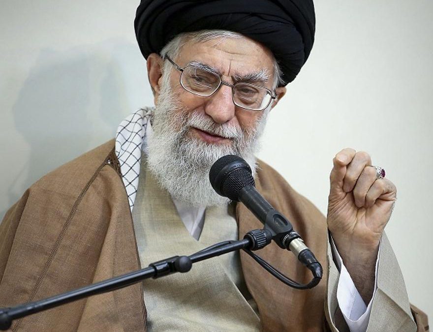 Khamenei: El gobierno de EE. UU. “controlado por sionistas” se hundirá como el Titanic