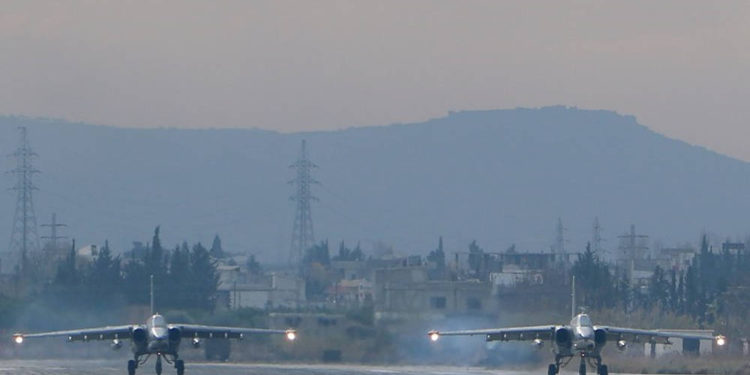 Militares rusos dicen que un avión no tripulado fue derribado en la base en Siria