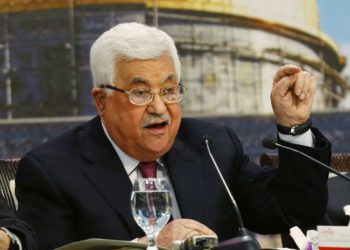 El presidente de la Autoridad Palestina, Mahmoud Abbas habla durante una reunión del Consejo Nacional Palestino en su sede en la ciudad de Ramallah, el lunes 30 de abril de 2018. (AP / Majdi Mohammed)