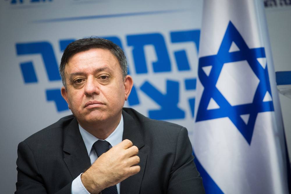 El presidente de la Unión Sionista Avi Gabbay encabeza una reunión de facciones en Knesset el 7 de mayo de 2018. (Miriam Alster / Flash 90)