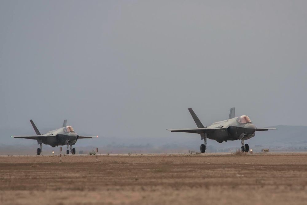 Dos aviones de combate F-35 aterrizan en Israel el 8 de noviembre de 2017 (Fuerzas de Defensa de Israel)