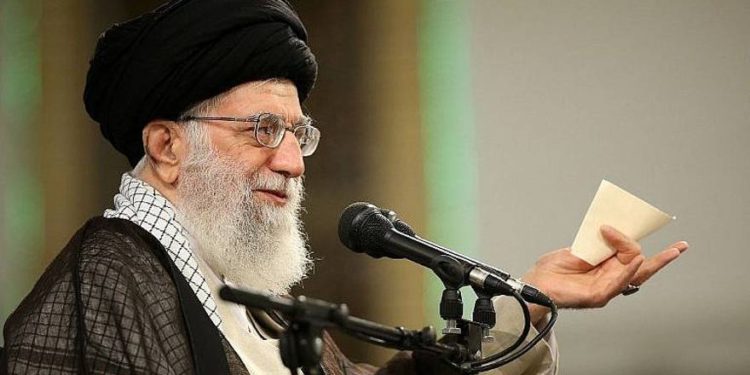 El Ayatolá Khamenei de Irán respondió a decisión de Trump sobre acuerdo nuclear