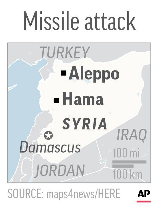 El mapa localiza Alepo y Hama en Siria, cerca de los puestos avanzados militares al que apuntaron los misiles, el 29 de abril de 2018. (AP)