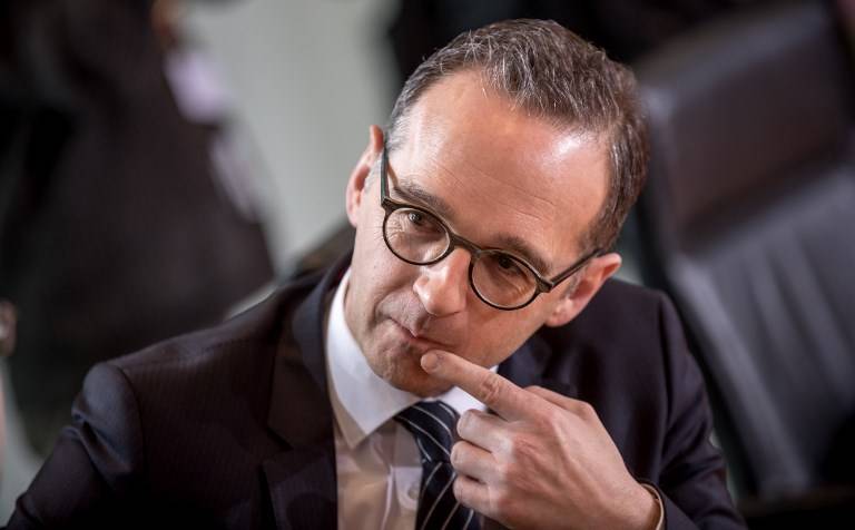 La foto tomada el 7 de marzo de 2018 muestra al ministro de Justicia alemán Heiko Maas antes de una reunión de gabinete en la Cancillería de Berlín. (AFP / DPA / Michael Kappeler)