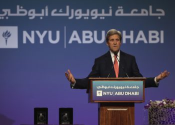 Kerry mantiene silencio sobre retirada del acuerdo con Irán en discurso en los Emiratos Árabes Unidos