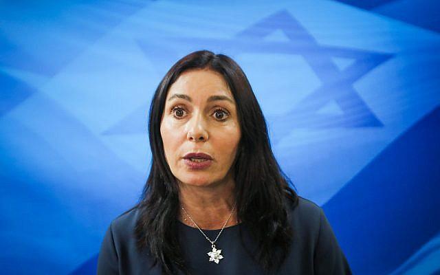 La ministra de Cultura y Deportes, Miri Regev, llega a la reunión semanal del gabinete en la Oficina del Primer Ministro en Jerusalén, el 11 de marzo de 2018. (Marc Israel Sellem)