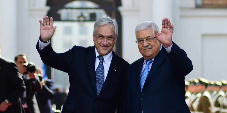 Mahmoud Abbas es recibido en Chile por presidente Piñera