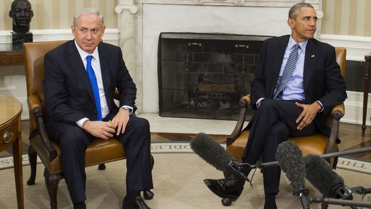 El presidente de EE. UU., Barack Obama, derecha, y el primer ministro, Benjamin Netanyahu, se reúnen en la Oficina Oval de la Casa Blanca el 9 de noviembre de 2015. (AFP / Saul Loeb)