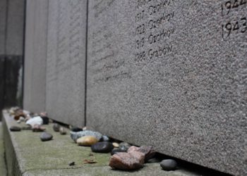 Suecia insta a visitar monumentos conmemorativos del Holocausto para abordar surgimiento neonazi