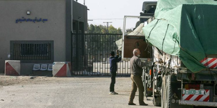 Rechazan camiones con suministros a Gaza en el recién reabierto cruce Kerem Shalom