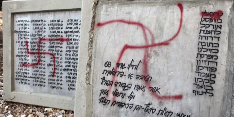 Cementerio judío francés profanado con esvásticas