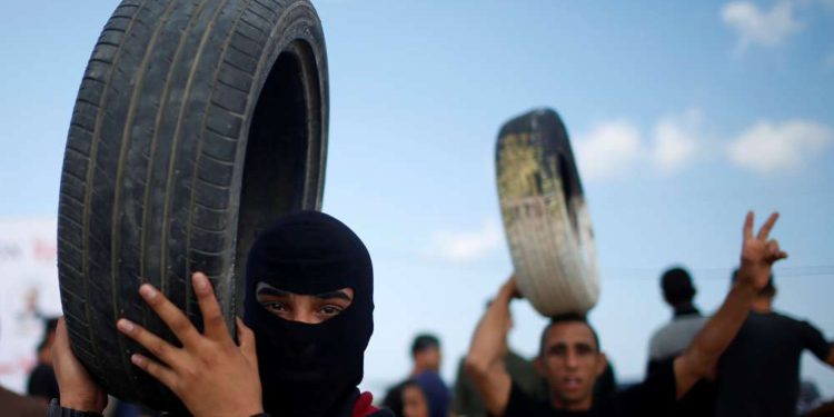 Israel permite ingreso de neumáticos a Gaza por primera vez desde 2018