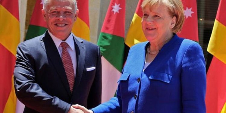 Merkel pide contrarrestar la "agresión iraní"