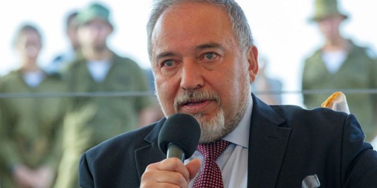 Liberman a los habitantes de Gaza: derriben el régimen de Hamas