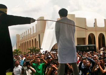 Un impulso a la ley islámica amenaza la democracia en Indonesia