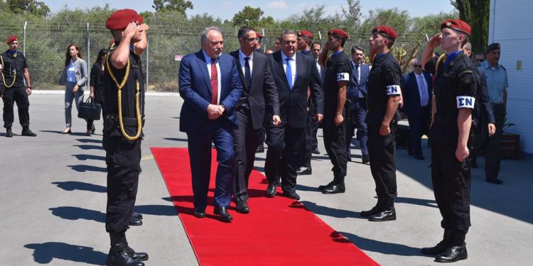 Liberman insta a cooperación contra el terror con homólogos de Grecia y Chipre