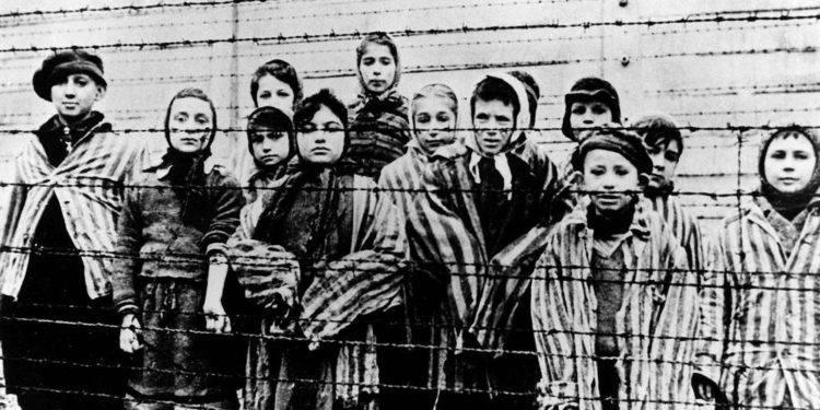 Polonia enmienda la polémica ley del Holocausto