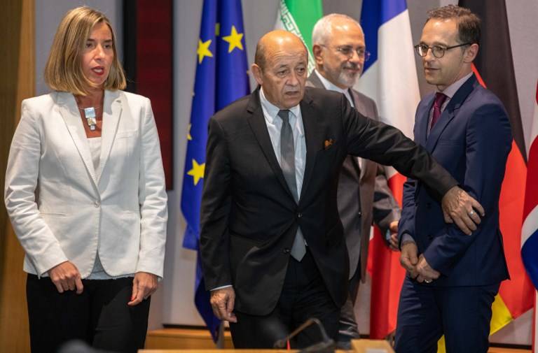 El Ministro de Asuntos Exteriores de Irán Mohammad Javad Zarif (2ª R), el Ministro de Relaciones Exteriores de Francia Jean-Yves Le Drian (2ª L), el Ministro de Relaciones Exteriores de Alemania Heiko Maas (R), la Alta Representante de la UE para Asuntos Exteriores Federica Mogherini y el Canciller británico llegan a una reunión de EU / E3 con Irán en la sede de la UE en Bruselas el 15 de mayo de 2018. (AFP Photo / Pool / Olivier Matthys)