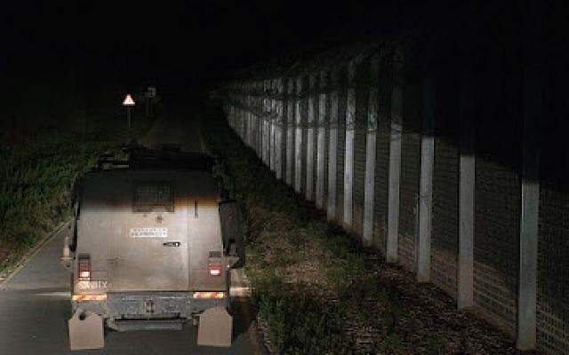 Esta patrulla de las FDI en los Altos del Golán es parte de una operación el 28 de junio de 2018 para proporcionar ayuda humanitaria a los refugiados sirios en los campamentos de tiendas de campaña en el suroeste de Siria. (Unidad del Portavoz de las FDI)
