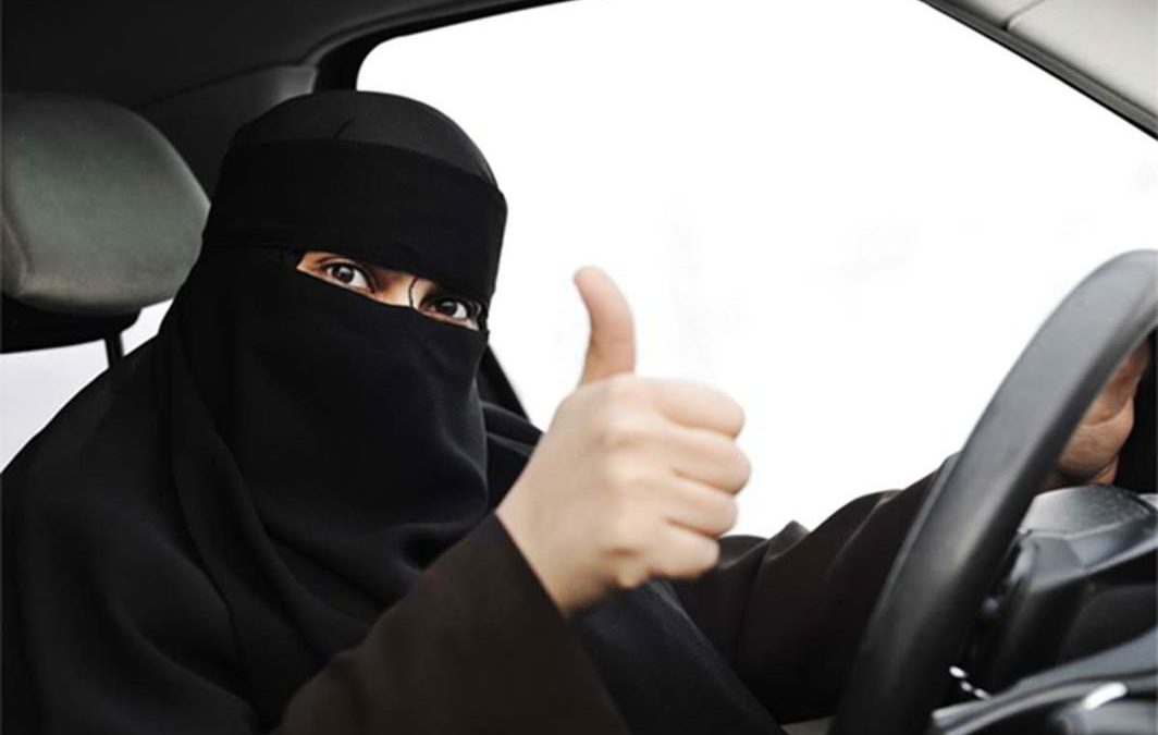 Arabia saudita se prepara para poner fin a prohibición de mujeres al volante el domingo