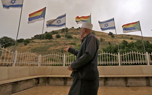 Miembros de la comunidad drusa de Israel llegan para asistir a una celebración en la tumba sagrada de Nebi Shu'eib en el norte de Israel el 25 de abril de 2018. (AFP Photo Jalaa / Marey)