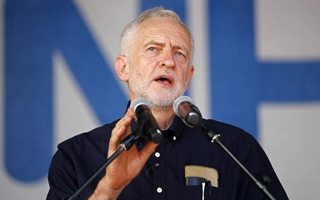 El líder del partido laborista de oposición Jeremy Corbyn habla en Londres el 30 de junio de 2018. (AFP Photo / Tolga Akmen)