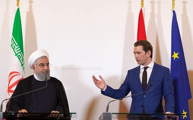 El canciller de Austria Sebastian Kurz y el presidente iraní Hassan Rouhani (izq.) Dan una conferencia de prensa conjunta en la Cancillería de Viena el 4 de julio de 2018. (AFP Photo / Alex Halada)