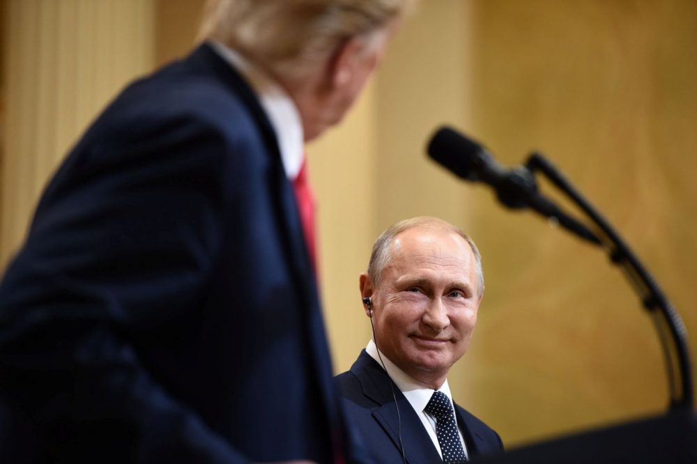 El presidente de los Estados Unidos, Donald Trump, y el presidente de Rusia, Vladimir Putin, en una conferencia de prensa conjunta en el Palacio Presidencial en Helsinki, el 16 de julio de 2018. Crédito: AFP