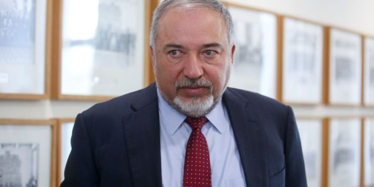 Liberman dice que Israel debería cerrar su embajada irlandesa