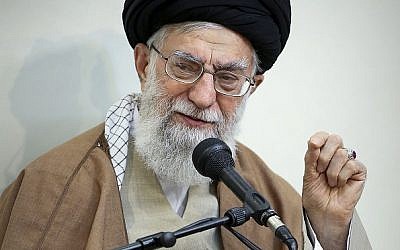 El Líder Supremo Ayatolá Ali Khamenei habla en una reunión, en Teherán, Irán, el 2 de enero de 2018. (Oficina del Líder Supremo iraní a través de AP)