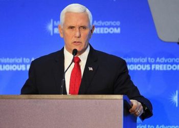 Mike Pence horrorizado por graffiti antisemita en sinagoga de Indiana